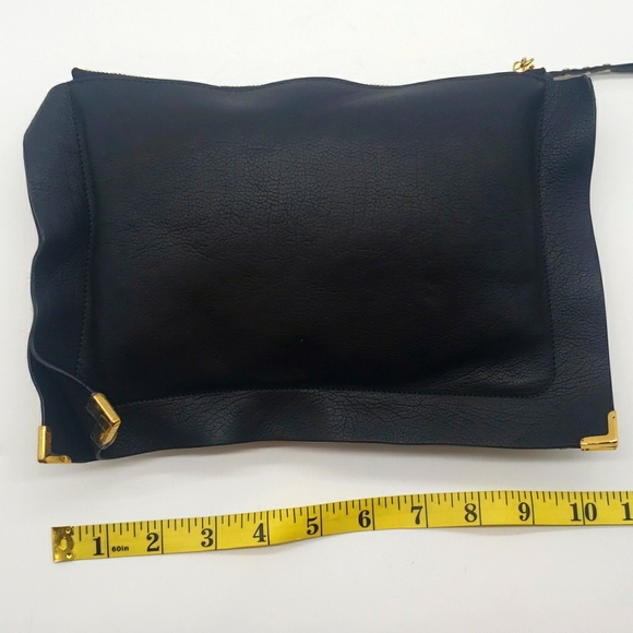 CHLOE LEATHER CLUSH BAG SIZE 10X7 COLOR BLACK & WHITE 100% AUTHENTIC - Picture 3 of 4